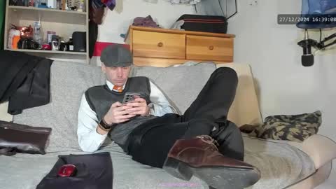 Snapshot of telepaticman chatting on 12.27.24 Virg Lszl online show from 12.27.24