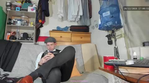 Snapshot of telepaticman chatting on 12.28.24 Virg Lszl online show from 12.28.24