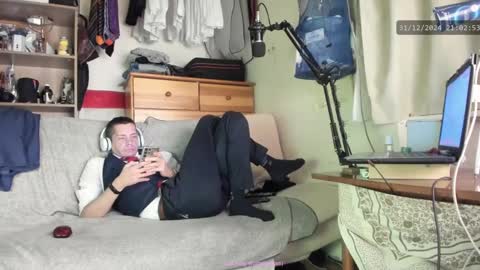 Snapshot of telepaticman chatting on 12.31.24 Virg Lszl online show from 12.31.24