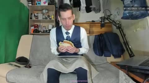 Snapshot of telepaticman chatting on 02.07.25 Virg Lszl online show from 02.07.25