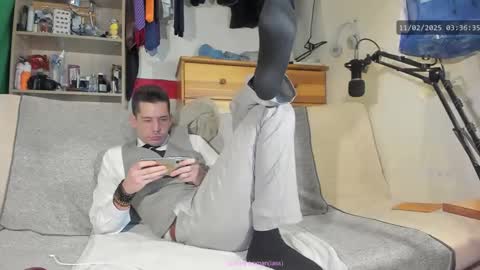 Snapshot of telepaticman chatting on 02.11.25 Virg Lszl online show from 02.11.25