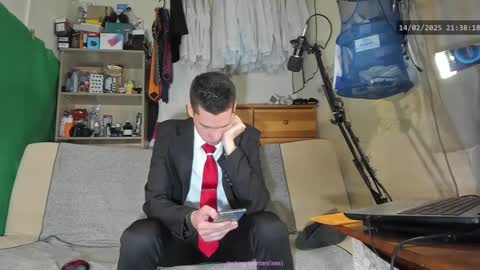 Snapshot of telepaticman chatting on 02.14.25 Virg Lszl online show from 02.14.25