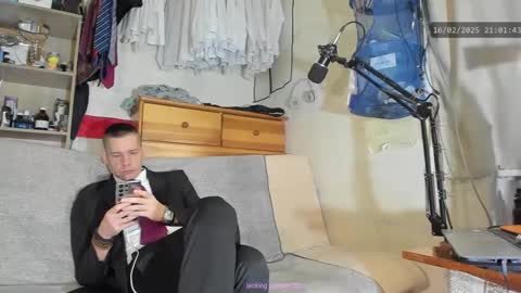 Snapshot of telepaticman chatting on 02.16.25 Virg Lszl online show from 02.16.25
