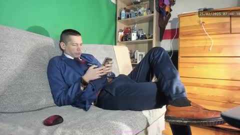 Snapshot of telepaticman chatting on 02.25.25 Virg Lszl online show from 02.25.25