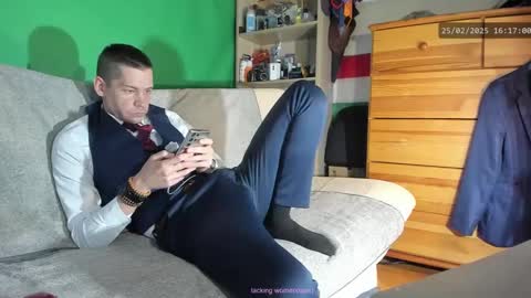Snapshot of telepaticman chatting on 02.25.25 Virg Lszl online show from 02.25.25