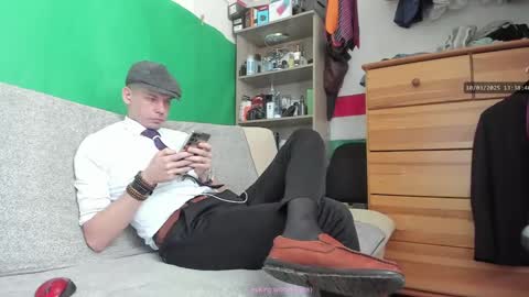 Snapshot of telepaticman chatting on 03.10.25 Virg Lszl online show from 03.10.25