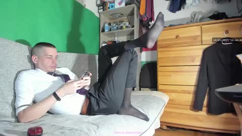 Snapshot of telepaticman chatting on 03.10.25 Virg Lszl online show from 03.10.25