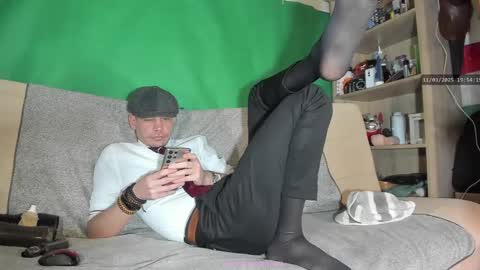 Snapshot of telepaticman chatting on 03.11.25 Virg Lszl online show from 03.11.25