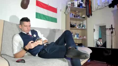 Virg Lszl online show from 12.15.25