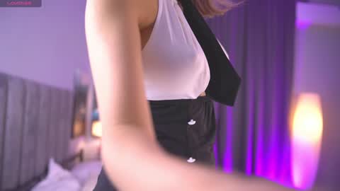 Snapshot of telladreamer_ chatting on 09.29.25 Tella online show from 09.29.25