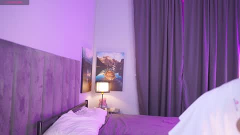 Snapshot of telladreamer_ chatting on 11.08.25 Tella online show from 11.08.25