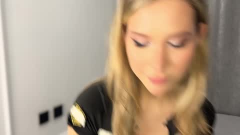 Tella online show from 04.05.26