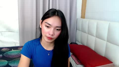 Snapshot of temptmebabyx chatting on 06.12.26 YOGIRL MAXINE online show from 06.12.26