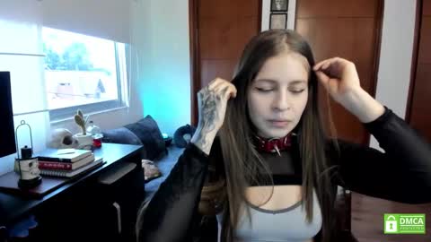 Snapshot of temptressweet chatting on 10.17.25 Scar online show from 10.17.25