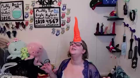 Pixie and Tentacle Overlord online show from 12.19.25