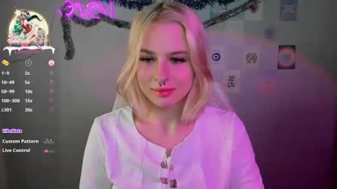 Snapshot of tender__kitty chatting on 12.28.24 Sue online show from 12.28.24