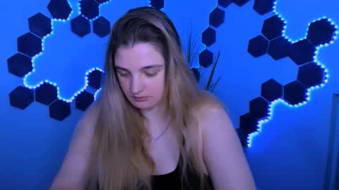 Snapshot of tender_louise chatting on 02.26.26 ur Louise online show from 02.26.26