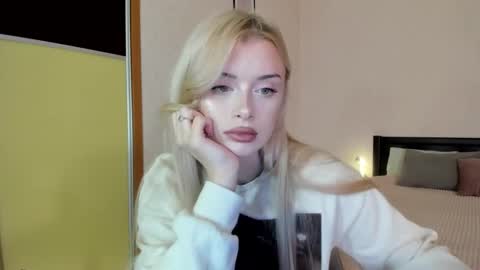 Snapshot of tenderlyalissa chatting on 10.20.25 Alissa online show from 10.20.25