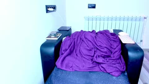 Snapshot of tenebrise chatting on 10.28.25 Kira online show from 10.28.25