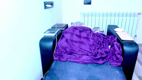 Snapshot of tenebrise chatting on 11.10.25 Kira online show from 11.10.25