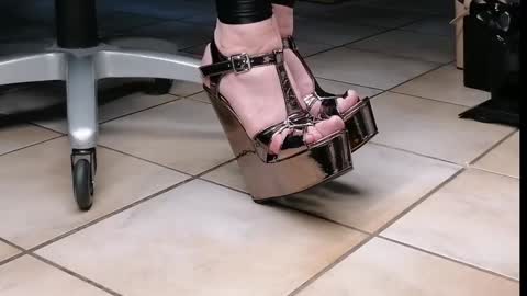 teninchheels online show from 12.28.24