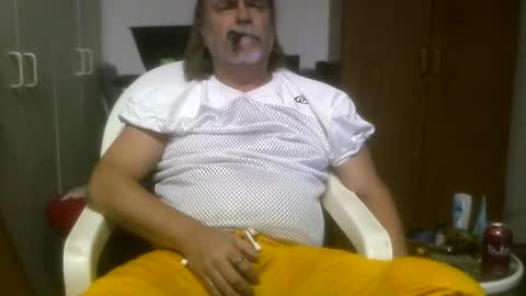 Snapshot of tennredneck chatting on 12.17.24 Tennredneck online show from 12.17.24