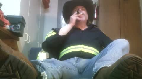 Snapshot of tennredneck chatting on 02.11.25 Tennredneck online show from 02.11.25