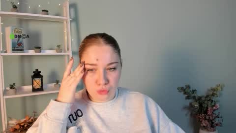 Snapshot of tereza_moon chatting on 10.24.25 Youre Tereza online show from 10.24.25