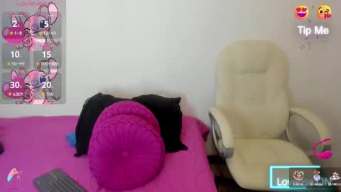 Snapshot of tesa_cute chatting on 09.10.25 tesa online show from 09.10.25