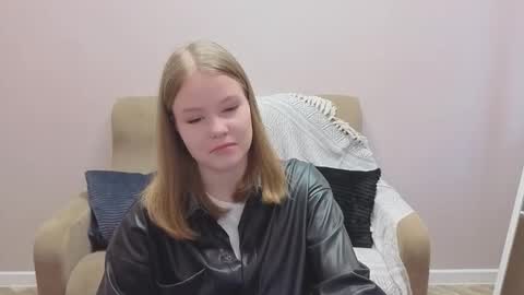 Snapshot of tessaw chatting on 10.03.25 Tessa online show from 10.03.25