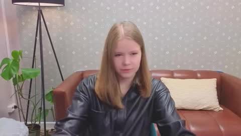 Snapshot of tessaw chatting on 10.05.25 Tessa online show from 10.05.25