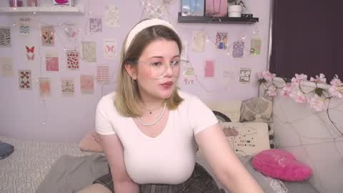 Snapshot of tesspleasure chatting on 01.11.25 TESSA online show from 01.11.25