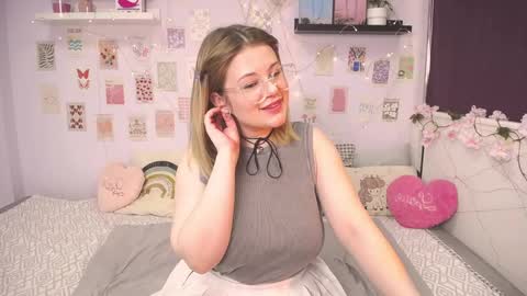 Snapshot of tesspleasure chatting on 01.23.25 TESSA online show from 01.23.25