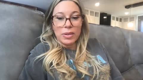 Snapshot of texas_blonde chatting on 09.09.25 Daphne Summers online show from 09.09.25