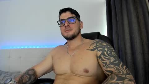 Snapshot of teylor_creed chatting on 12.15.25 teylor creed online show from 12.15.25