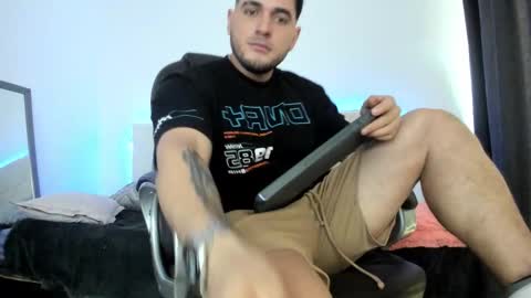 Snapshot of teylor_creed chatting on 12.20.25 teylor creed online show from 12.20.25