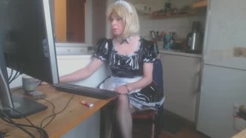 Snapshot of tgirlsub4domq chatting on 11.16.25 Tgirlsub4DomQ online show from 11.16.25