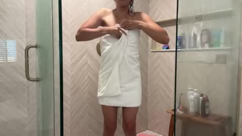 Snapshot of tgirltoesx chatting on 11.10.25 babygirlmami online show from 11.10.25