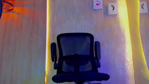 Snapshot of thaddeus_king chatting on 02.12.25 thaddeus king online show from 02.12.25