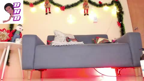 Snapshot of thais_dreams chatting on 12.13.24 Thais online show from 12.13.24