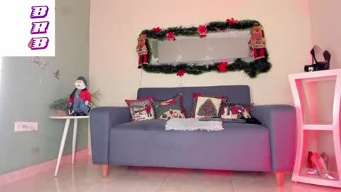 Snapshot of thais_dreams chatting on 12.18.24 Thais online show from 12.18.24