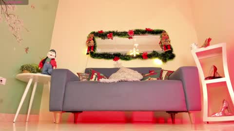Snapshot of thais_dreams chatting on 12.21.24 Thais online show from 12.21.24