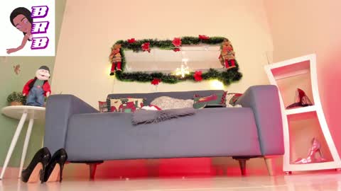 Snapshot of thais_dreams chatting on 12.24.24 Thais online show from 12.24.24