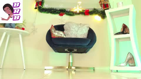 Snapshot of thais_dreams chatting on 12.26.24 Thais online show from 12.26.24