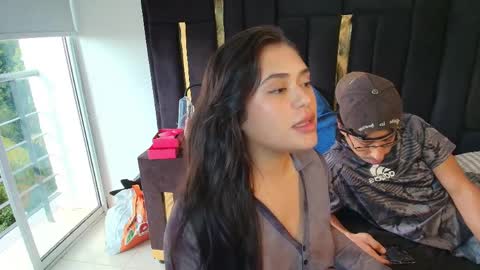 T H A I S  online show from 04.04.26