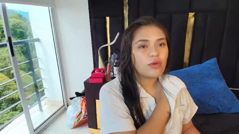 T H A I S  online show from 04.05.26