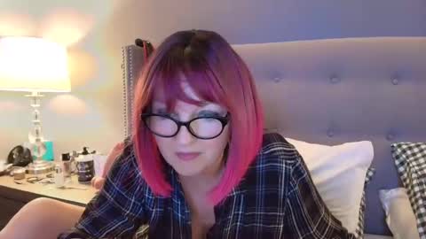 Snapshot of thaleiaquinn chatting on 10.13.25 Thaleia Quinn online show from 10.13.25