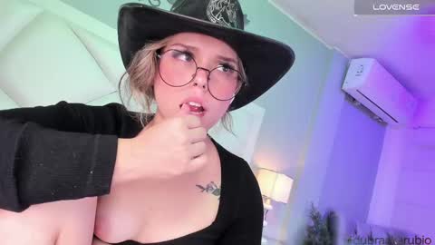 Thalia21 online show from 02.25.25