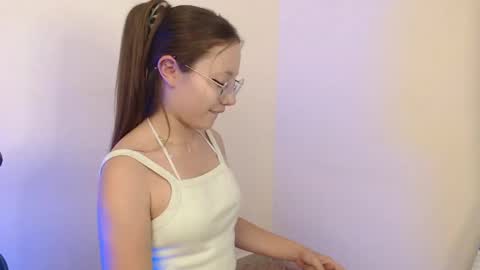  Thalia Anderson  online show from 09.14.25