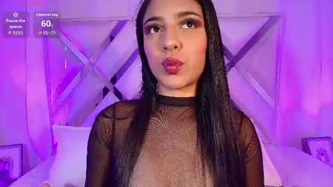 Snapshot of thalia_gomez__ chatting on 06.25.26 thalia online show from 06.25.26